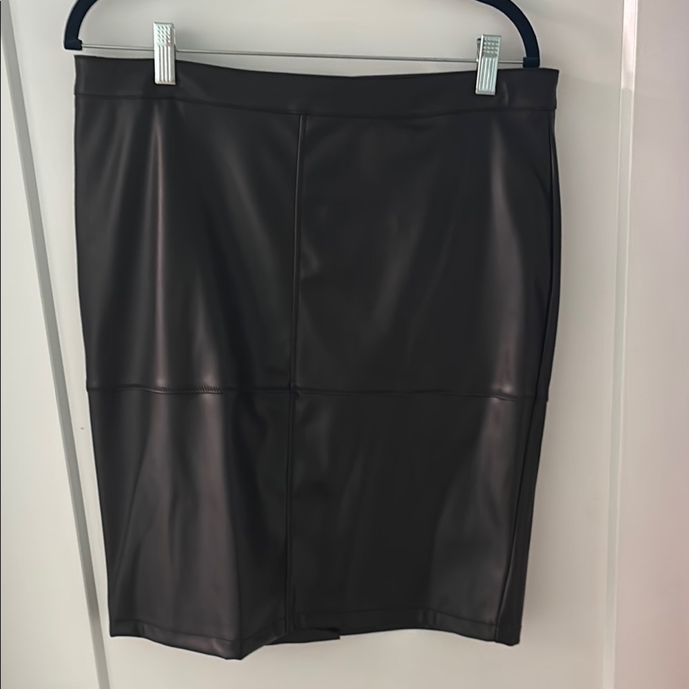 Elegant Black Leather Skirt